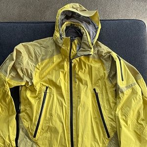 Men's Columbia Titanium Rain Jacket w/hood, Size L, Yellow Color